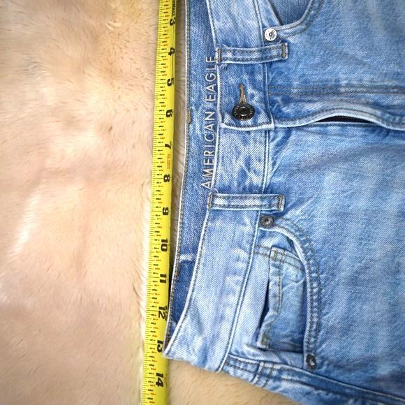 American Eagle Jeans Womens Size 2 Light Blue Highrise Mom Distressed Denim - Picture 9 of 13